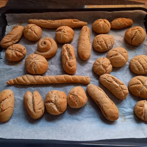 Beim Brotbacken