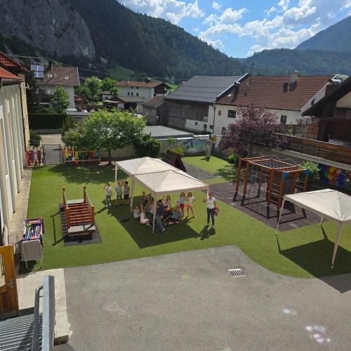 Schatten unterm Pavillon