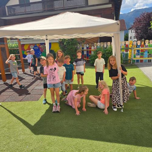 Schatten unterm Pavillon