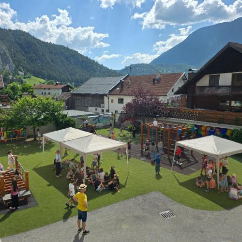 Schatten unterm Pavillon