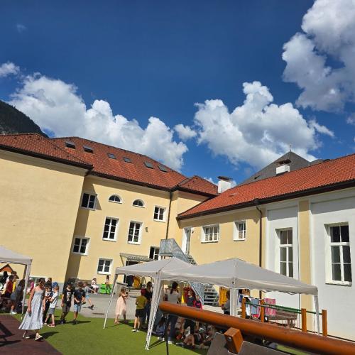 Schatten unterm Pavillon