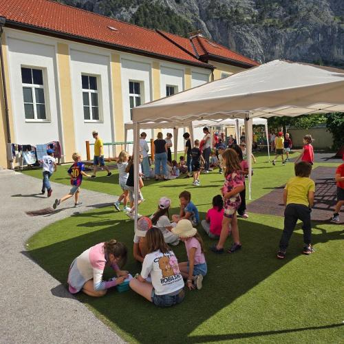 Schatten unterm Pavillon