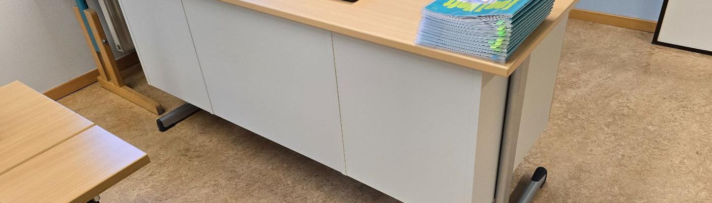 Neue Lehrerpulte