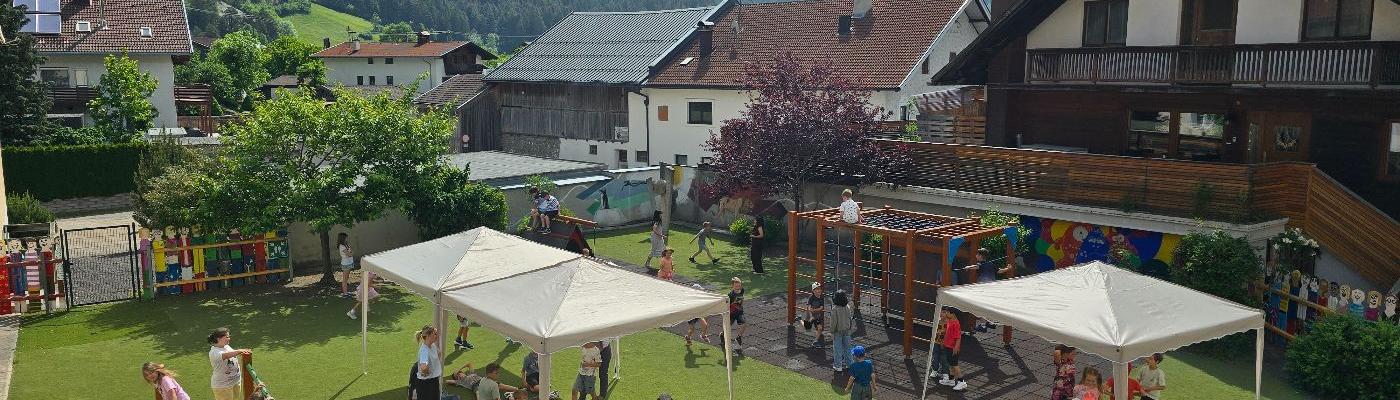 Schatten unterm Pavillon