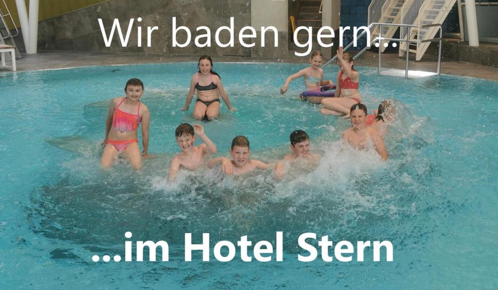 Schwimmen im Hotel Stern